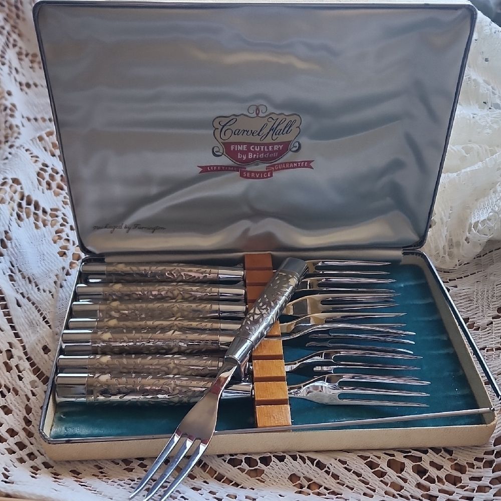 Vintage Carvel Hall Fine Cutlery Set Of 8 Dessert/Salad Forks Original Case